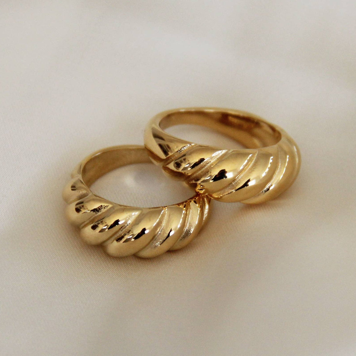 Croissant Ring in Gold