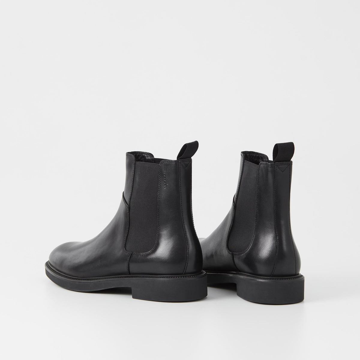 Alex M Chelsea Boot in Black