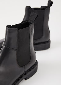 Alex M Chelsea Boot in Black