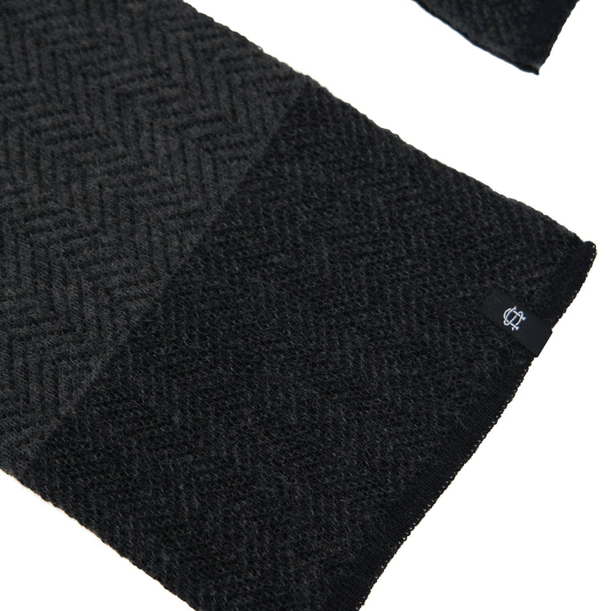 Terminal 4 Scarf in Black