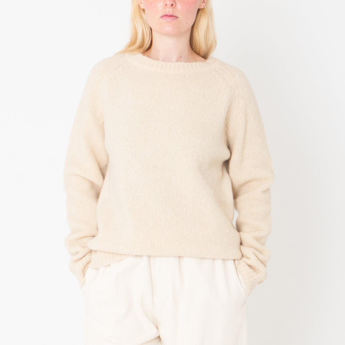 Chunky Crew Neck Pullover in Ivory Biege