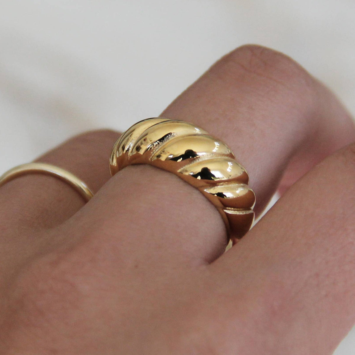 Croissant Ring in Gold