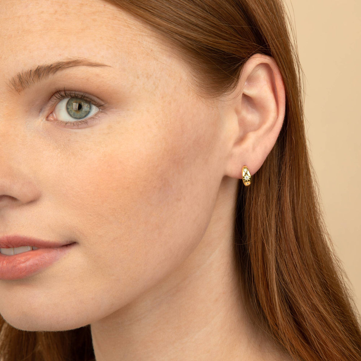 Flora Hoops in Gold