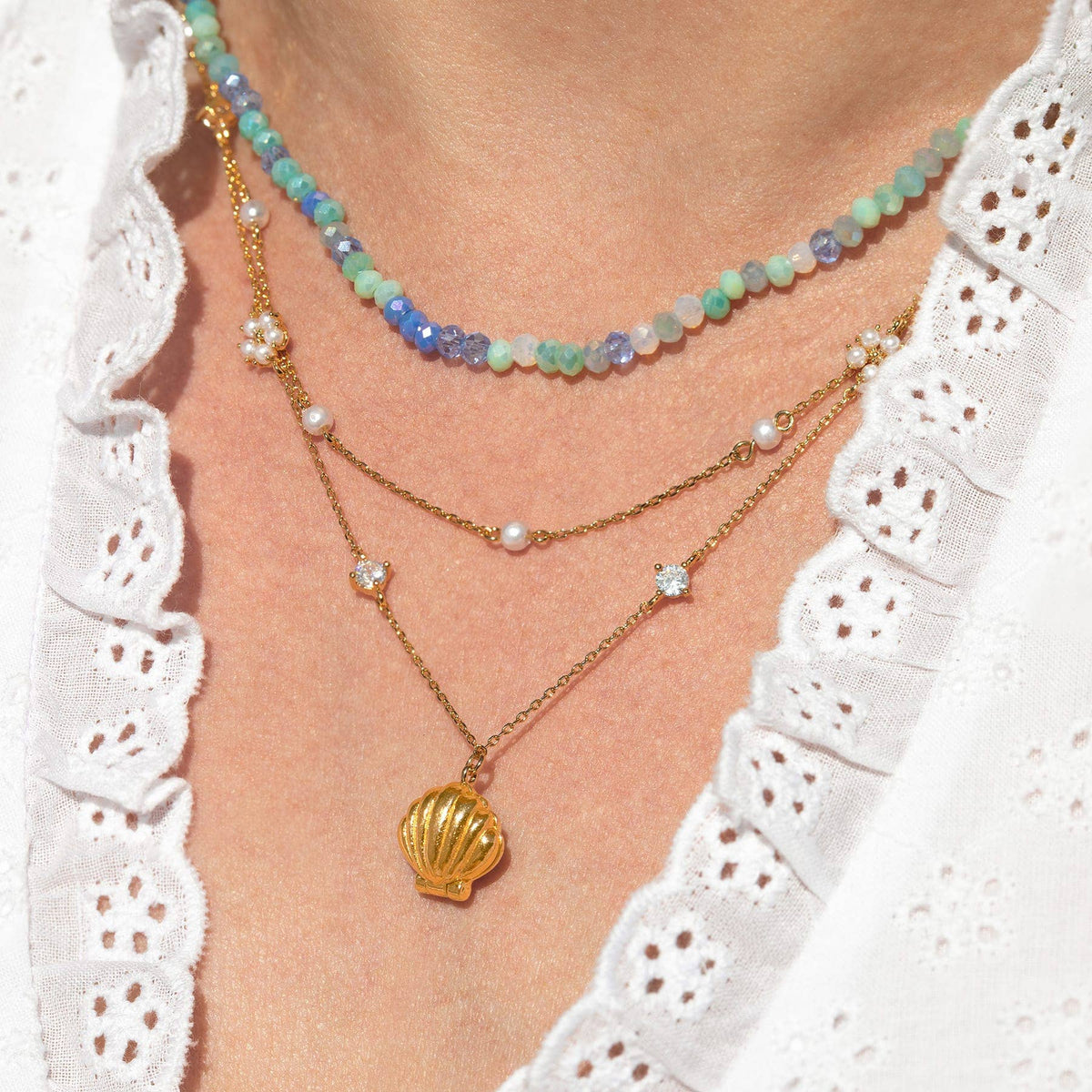 Hidden Pearl Shell Necklace: Gold