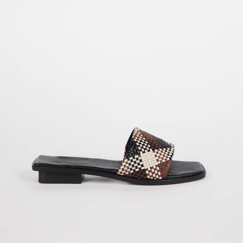 Anita Sandal