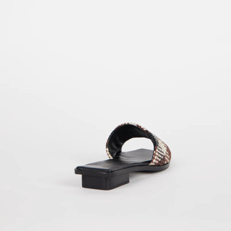 Anita Sandal