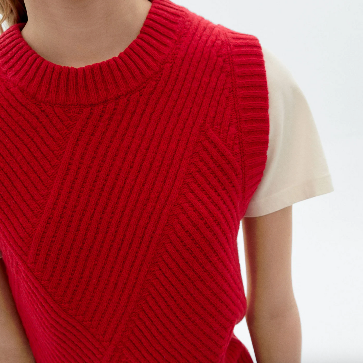 Kaia Knitted Vest in Red