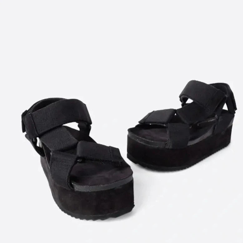 Zona Sandal in Black