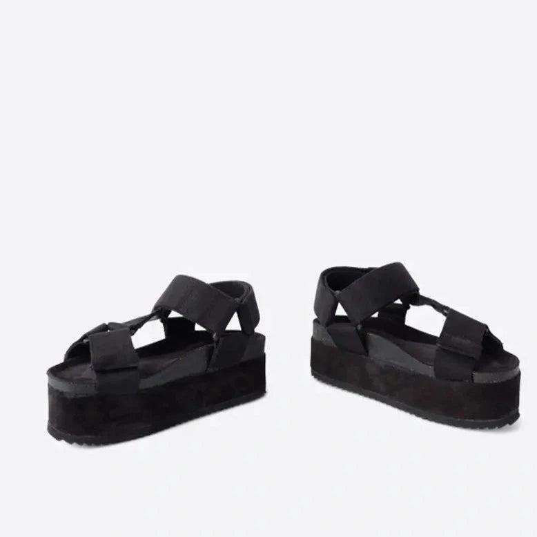 Zona Sandal in Black