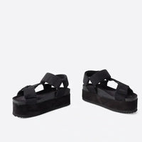 Zona Sandal in Black