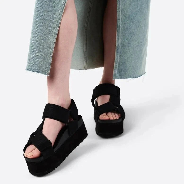 Zona Sandal in Black