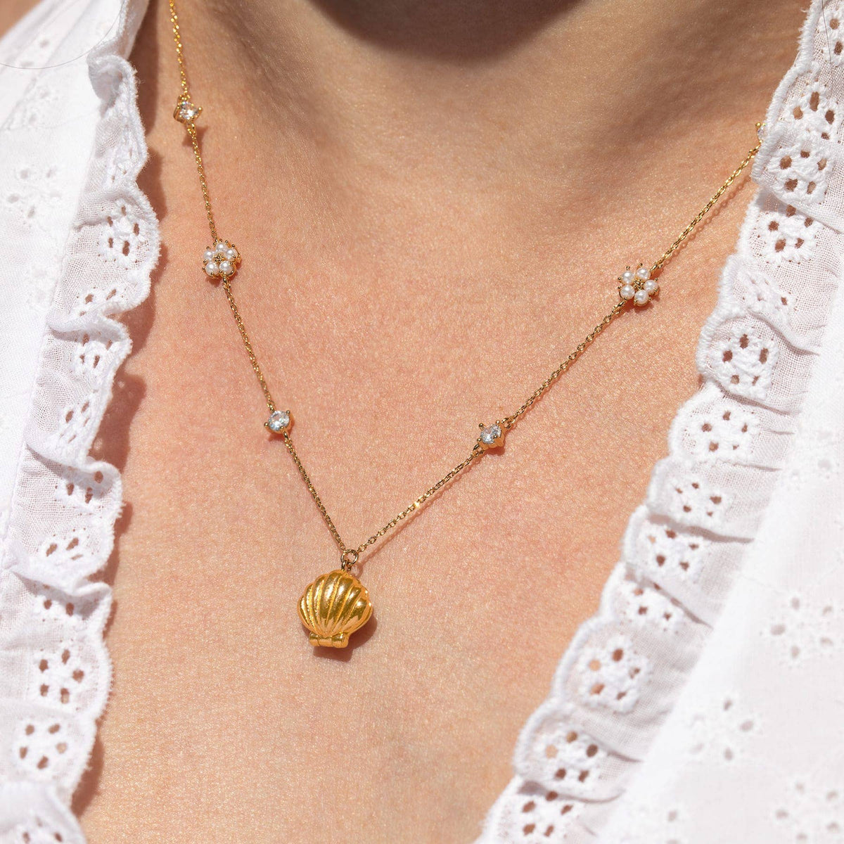 Hidden Pearl Shell Necklace: Gold