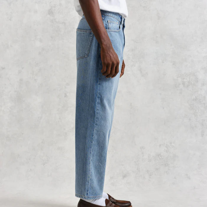 Loose Fit Jean in Light Wash