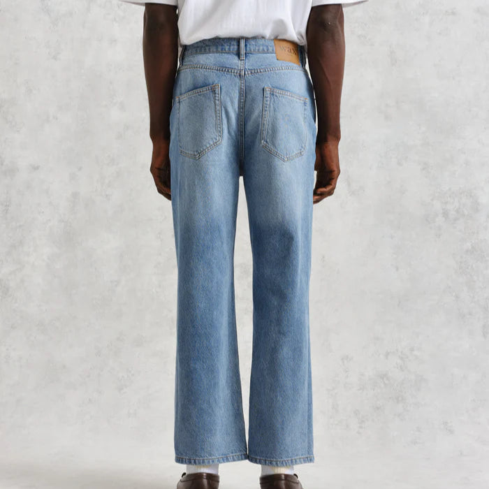Loose Fit Jean in Light Wash