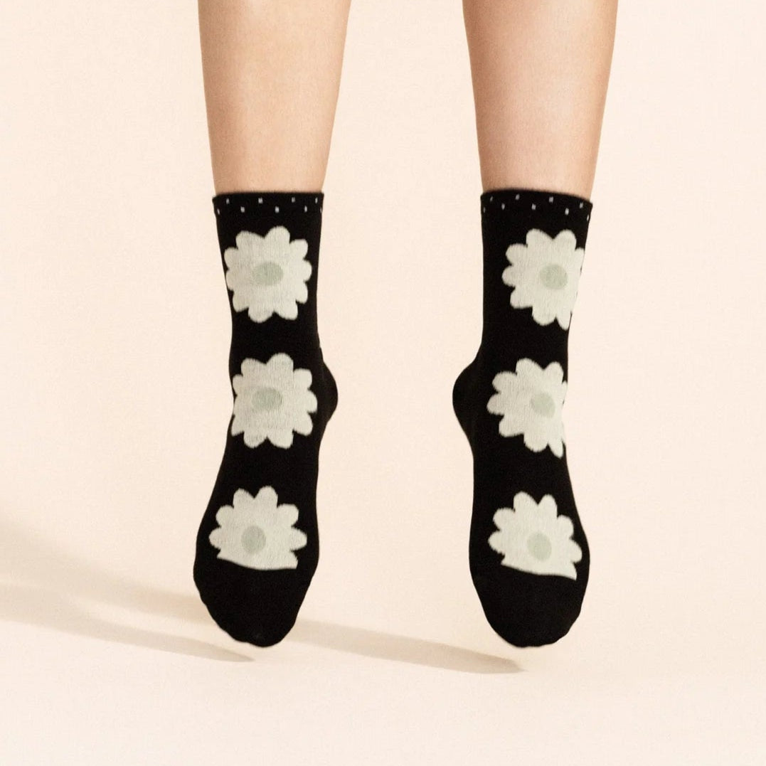 Blooming Daisy Short Crew