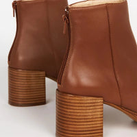 Speed Boots in Tan