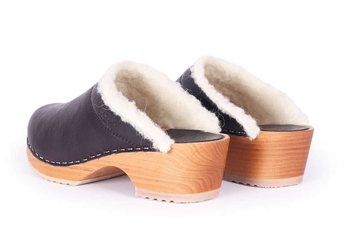Oslo Shearling Clog in Black Leather