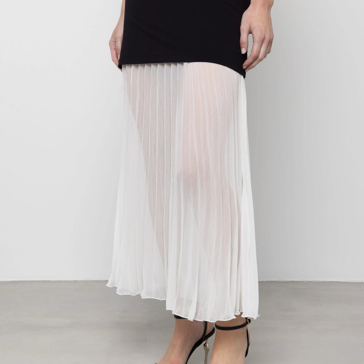 Contrast Halter Maxi Dress