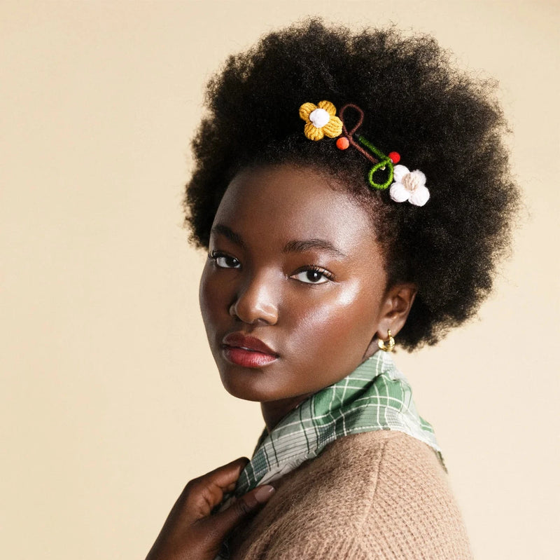 files/240124_hfb_fw24_112436_dapper_daisy_bobby_pins_lemon-11344_c75b0d8d-8125-42e9-a31e-5bc72e33c299.webp