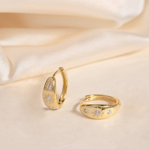 Flora Hoops in Gold