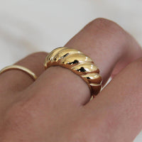 Croissant Ring in Gold
