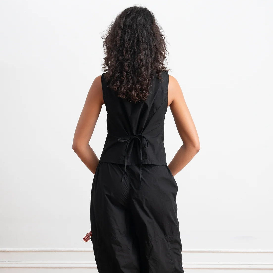 Hannah Cropped Tie Vest in Black