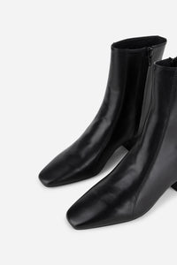 Combo Boot in Black