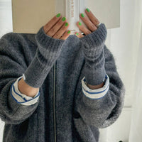 Cashmere Wrist Warmer in Charcoal