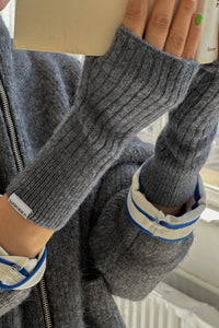 Cashmere Wrist Warmer in Charcoal