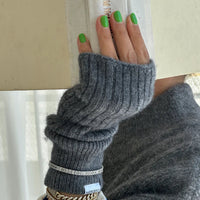 Cashmere Wrist Warmer in Charcoal