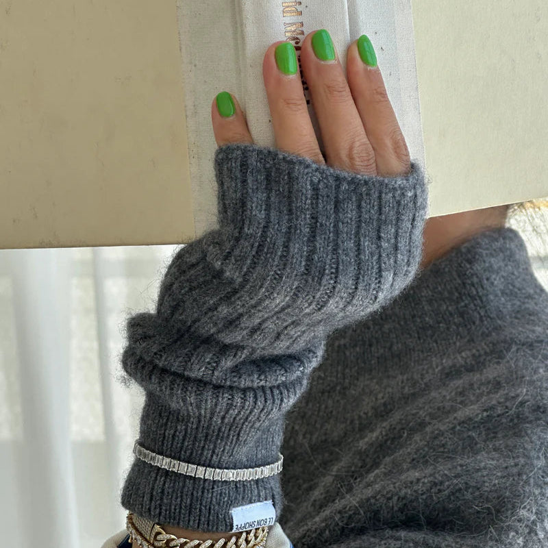 files/CashmereWristWarmer_Charcoal_3.webp