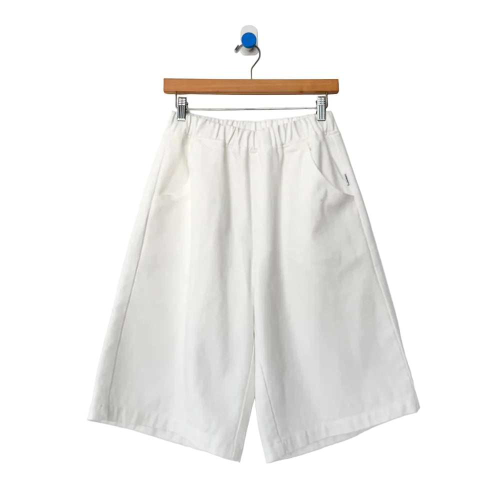 Liam Bermuda in Milk