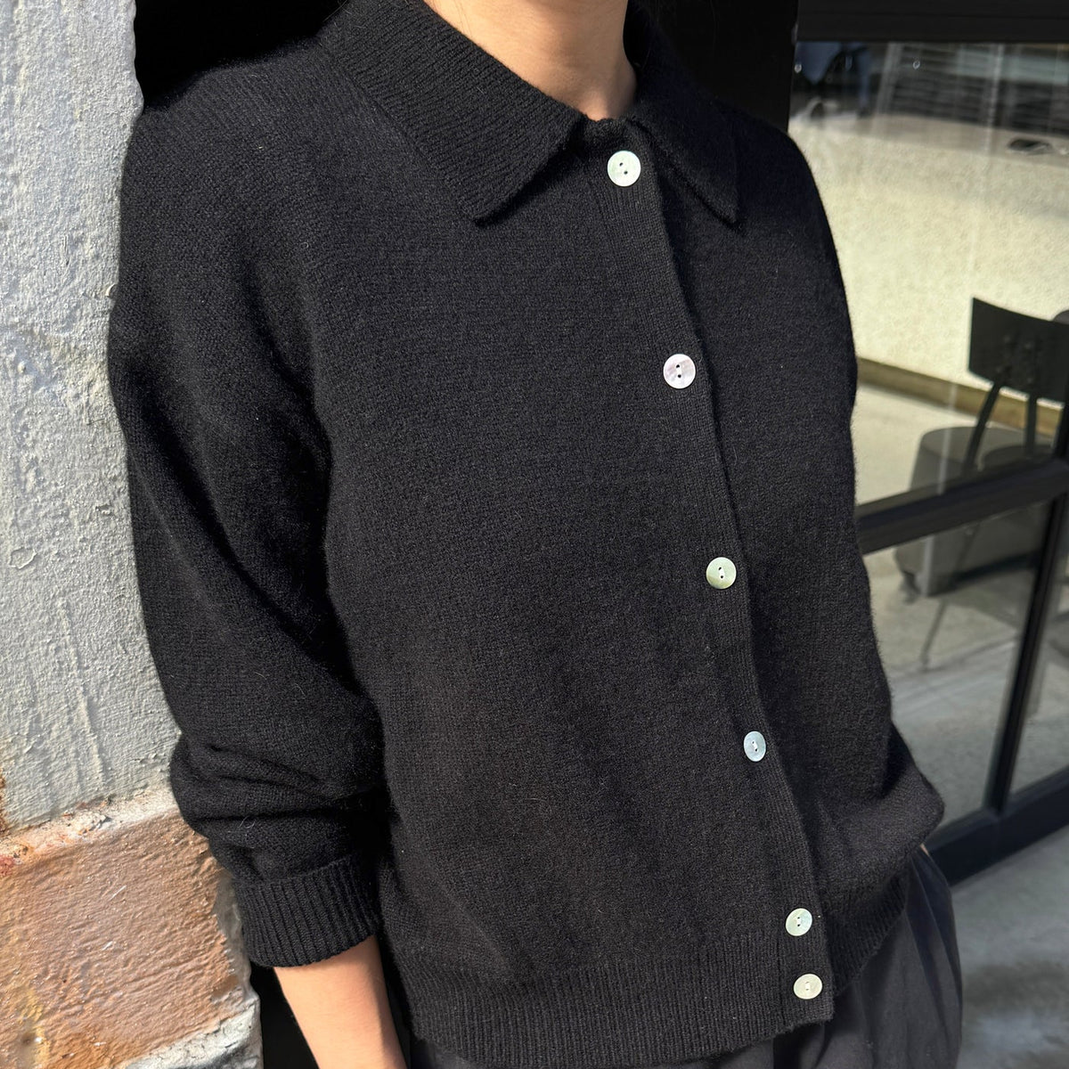 Lou Cashmere Cardigan in Black
