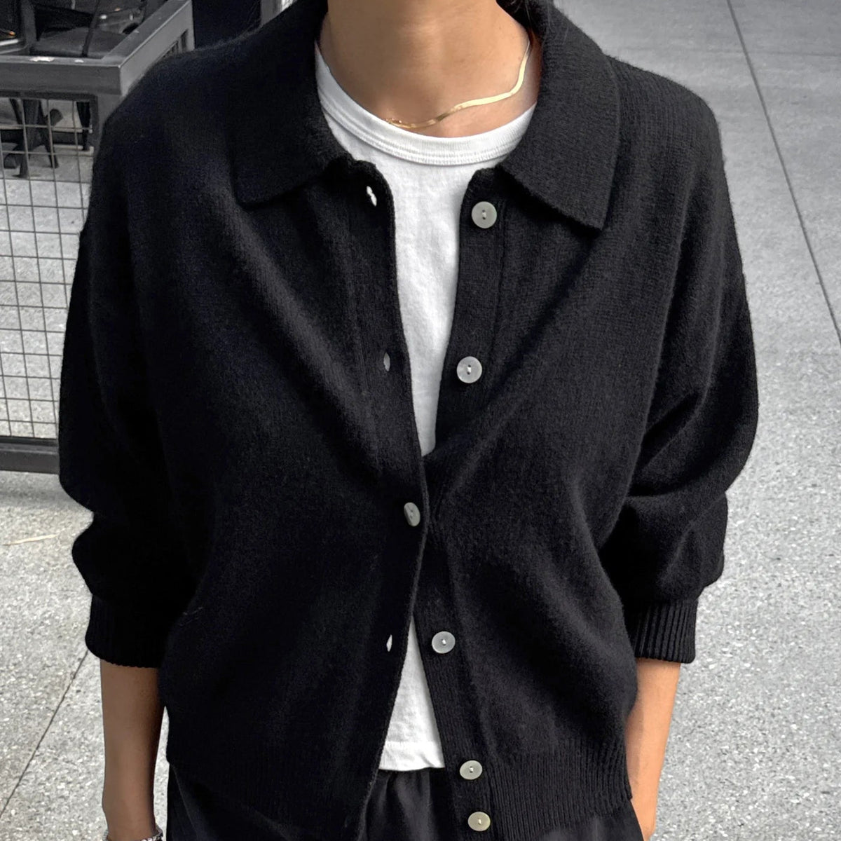 Lou Cashmere Cardigan in Black