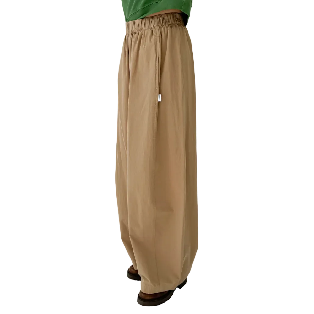 Parachute Pants in Khaki
