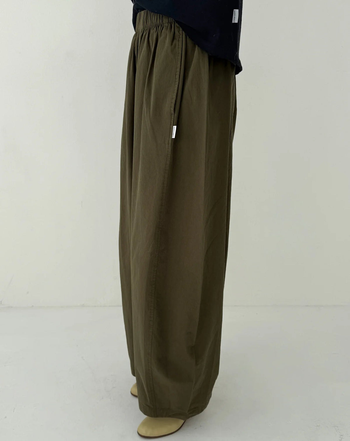 Parachute Pants in Olive