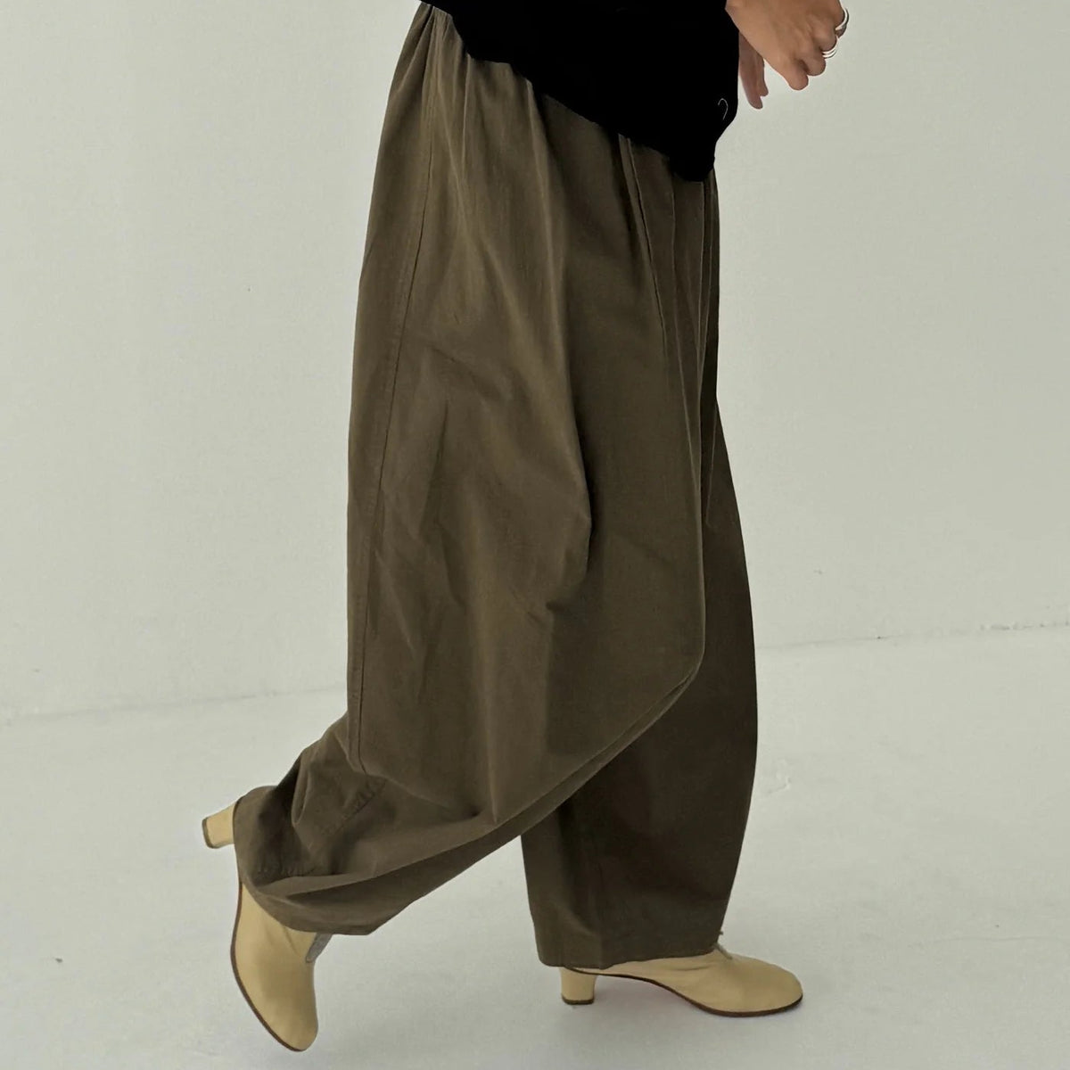 Parachute Pants in Olive