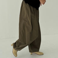 Parachute Pants in Olive