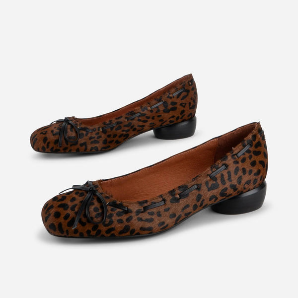 Sia Flat in Brown Cheetah