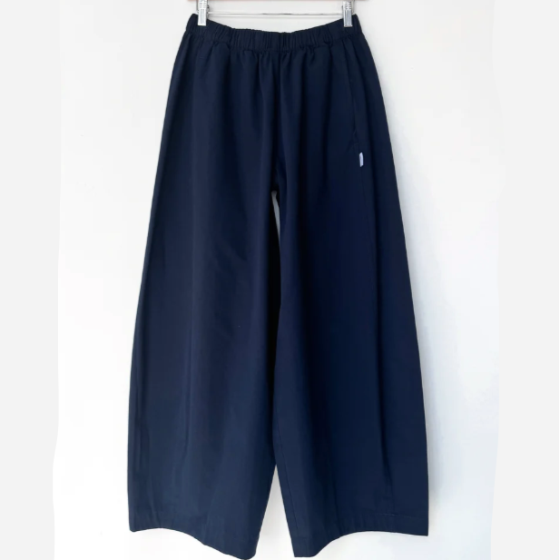 Parachute Pants in Navy