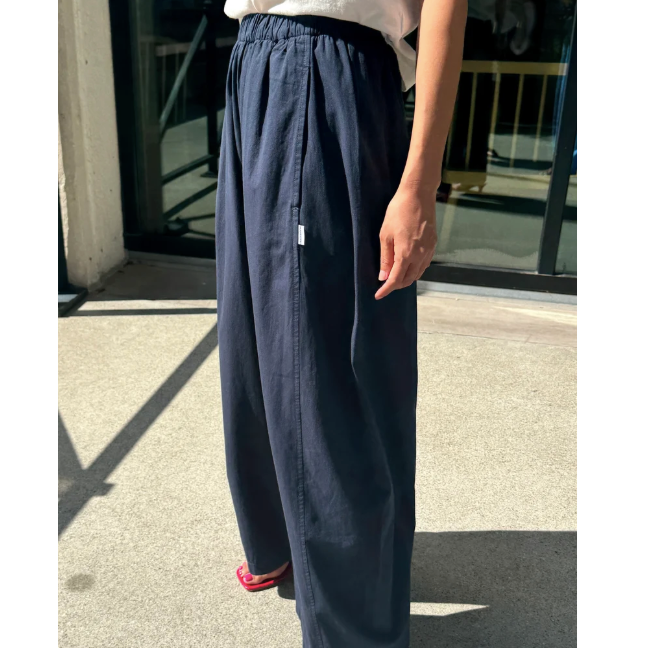 Parachute Pants in Navy