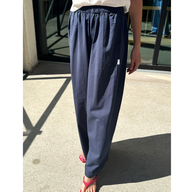 Parachute Pants in Navy
