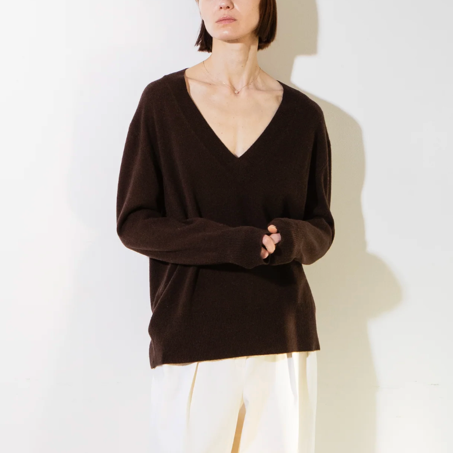 Oversized V-Neck in Brown