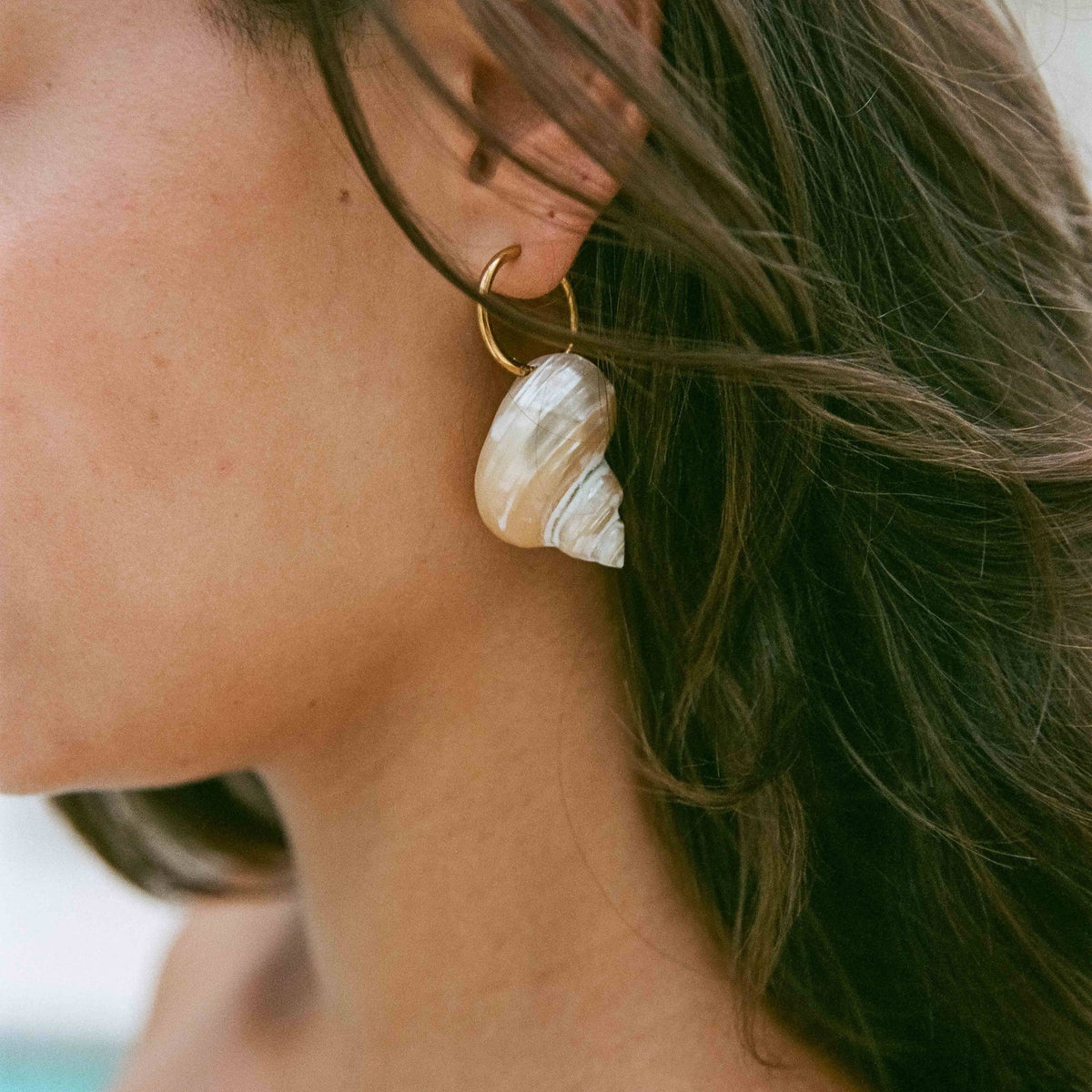 Shell Earrings in Pearl