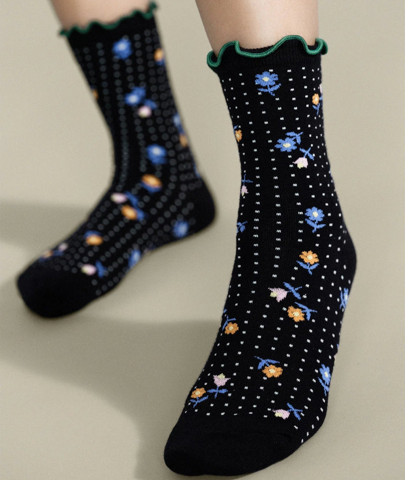 files/hfb_113027_dottie_floral_crew_black-4811.webp